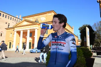 Schmid schenkt Soudal-Quick Step de eindzege in Coppi e Bartali: 'Ben aan een goed seizoen bezig'