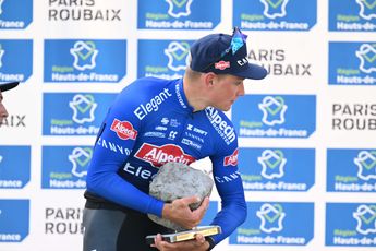 📸🎥 Van der Poel begrijpt niets van nieuwe chicane in Parijs-Roubaix: 'Is dit een grap?'
