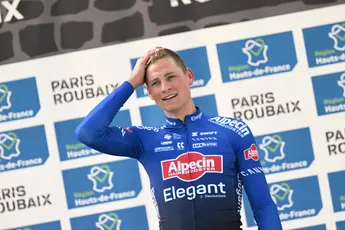 Van der Poel verbreekt zijn fietswissel-record bij rentree: 'Hij wisselt bijna nooit'