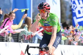 Geoghegan Hart spant zich niet overmatig in tijdens vierde etappe Tour of the Alps: 'Kan omdat teamgenoten sterk zijn'