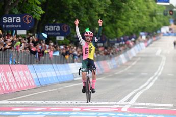 Healy soleert naar overwinning in muurtjesetappe Giro d'Italia, Roglic pakt tijd op Evenepoel