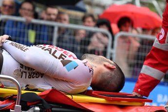 Per brancard afgevoerd, maar Vendrame wil door: 'Zou hartverscheurend zijn om de Giro te moeten verlaten'