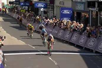 Dygert triomfeert in tweede etappe RideLondon Classique: Kool komt op één kilometer van de meet ten val