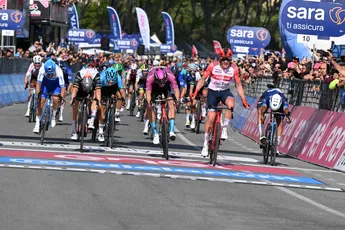 Hij zal geen nagels meer over hebben, maar Mads Pedersen pakt met imponerende spurt ritzege in Giro