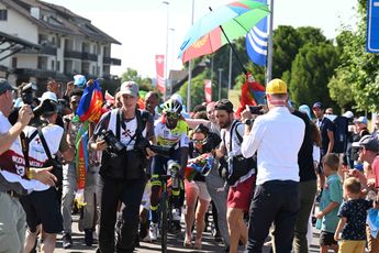 WK-problemen voor Eritrea: Girmay zegt af na crash in San Sebastián, drie renners nog zonder visum