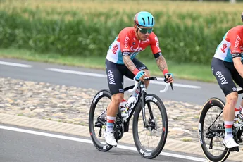 Nieuwe tegenslag voor Caleb Ewan: polsblessure houdt Australiër opnieuw langs de kant