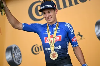 Philipsen houdt Groenewegen en Kooij achter zich in Gooik: 'Zat niet lang genoeg in slipstream van Dylan'