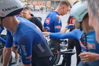 Alpecin-Deceuninck zit na ploegentijdrit met licht gehavende sprinter Groves: 'Zullen paar dagen stijf zijn'