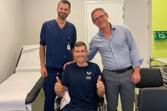 Update II | De Plus kan weer lachen na succesvolle operatie, Belg van INEOS mag na Vuelta-crash naar huis