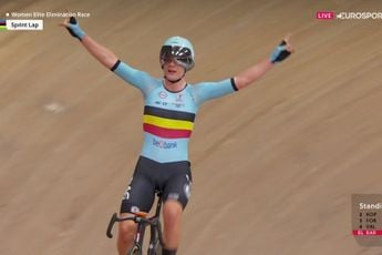 Je verzint het niet! Kopecky verliest kans op WK-goud na materiaalpech in laatste meters