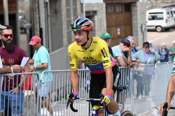 Harde valpartij van klassementsleider Aular in slotrit CRO Race, Stewart wint de rit
