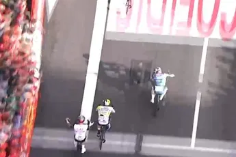 Boy van Poppel onbedoeld op het podium in Vuelta: 'Schreeuwde nog zo hard mogelijk naar Hugo'