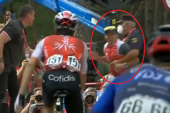 🎥 Juichende Cofidis-verzorger bij de finish wordt slachtoffer van Evenepoel-blunder Vuelta-organisatie