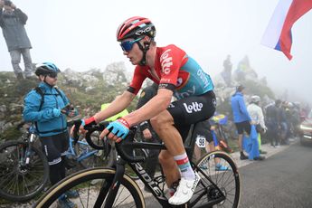 Van Eetvelt knap vierde in voorlaatste Vuelta-rit: 'Had de move van Poels niet verwacht'
