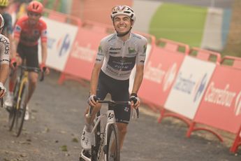 Lichtgewicht Martinez haalt opgelucht adem na waaiergeweld in Vuelta: 'Had veel erger kunnen zijn'
