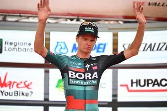 Vlasov finisht als derde in Tre Valli Varesine en trekt met vertrouwen naar Ronde van Lombardije: 'De vorm is er'