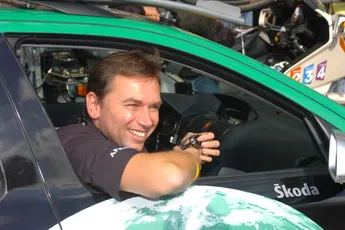 Bruyneel noemt UCI 'hypocriet' na officieel persbericht over Tourbezoek en overweegt juridische stappen