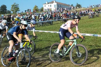 Werkzaam in de zorg, maar ook starten op het WK gravel voor elite vrouwen: het verhaal van Lieke van Zeelst