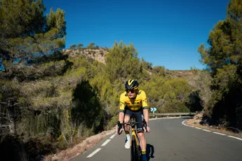 Uitslagen O Gran Camino 2024 | Peloton verzuipt opnieuw, maar Vingegaard watertrappelt bij de rest weg