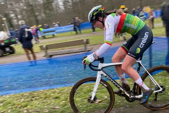 Bakker en Bentveld flankeren Verdonschot in Maldegem: 'Laura was de sterkste, maar ik de domste'