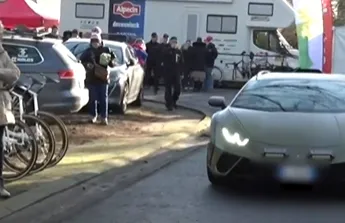 Van der Poel komt opnieuw met blitse Huracan Sterrato aan, rijdt hij de rest even snel aan gort in Gavere?