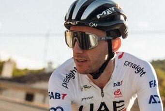 Uitslagen Ronde van Oman 2024 | Adam Yates trekt in laatste honderden meters de prijzen naar zich toe