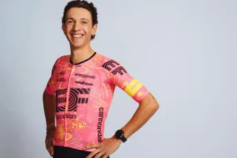 LIVE etappe 2 Giro d'Italia 2024 | Vijf koplopers krijgen de ruimte