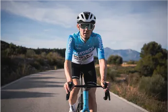 Ben O'Connor wint waanzinnige editie Vuelta a Murcia na man-tegen-man-gevecht in winderig Zuidoost-Spanje