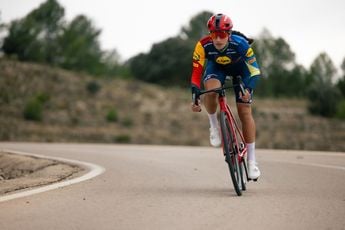 Marianne Vos haalt het net niet bij rentree, Elisa Balsamo triomfeert in eerste rit Ronde van Valencia