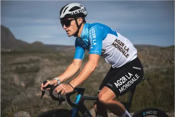 Decathlon AG2R La Mondiale verscheurt contract van Franck Bonnamour na afwijkende waarden in paspoort