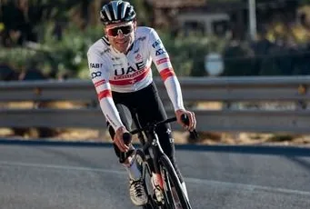 UAE-Team Emirates domineert Faun Drome Classic met lekker één-tweetje van Hirschi en Ayuso