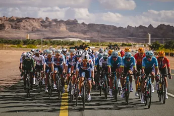 Uitslagen AlUla Tour 2024 | Simon Yates redt de meubelen voor Jayco-AlUla met dubbelslag op slotdag