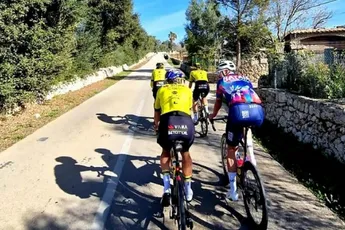 Waar haalt Van Aert de mosterd voor zijn bizarre titels op Strava? 'Het is een beetje uit de hand gelopen'