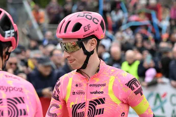 Niet alleen Roglic gehavend na Tourcrash: Powless breekt pols, scans Lutsenko en Drizners voorlopig positief