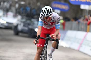 LIVE etappe 15 Giro d'Italia 2024 | 60 !) renners rijden weg in tumultueuze openingsfase van loodzware rit