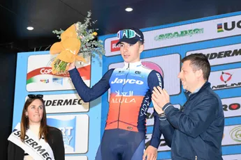 Davide De Pretto probeert het, wordt bijgehaald, maar sprint gewoon alsnog naar zege in Oostenrijk!