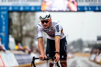 Van der Poel imponeerde op training al: 'Hij begon na 4,5 uur ineens met wind tegen 45 tot 50 per uur te rijden'