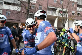 Alpecin-Deceuninck kan het ook op imponerende wijze in Nederland; 'Dat is waar we als ploeg voor staan'
