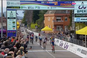 Elisa Balsamo wint sprint van Lotte Kopecky in Trofeo Binda, zeer actieve Puck Pieterse derde