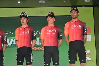 LIVE etappe 2 Giro d'Italia 2024  | INEOS neemt commando over, Piccolo solo