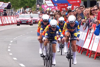 Doldwaas slot in vrouwen-Vuelta: Van Dijk valt in volle finale, maar Lidl-Trek wint ploegentijdrit wel
