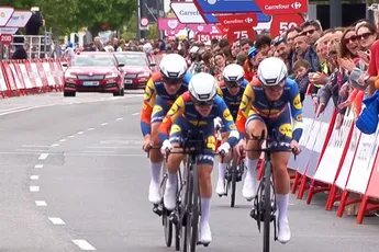 Doldwaas slot in vrouwen-Vuelta: Van Dijk valt in volle finale, maar Lidl-Trek wint ploegentijdrit wel
