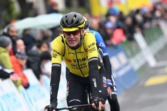 🎥 Ongelofelijke pech voor Gesink en Visma | Lease a Bike: einde Giro voor Nederlander door breuk in hand