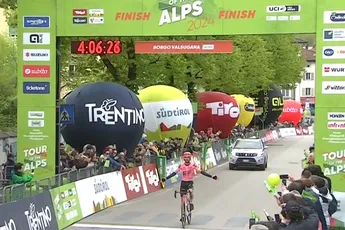 Poels en Lopez geven Carr vrijgeleide naar solozege in koninginnenrit Tour of the Alps na spectaculaire val Harper