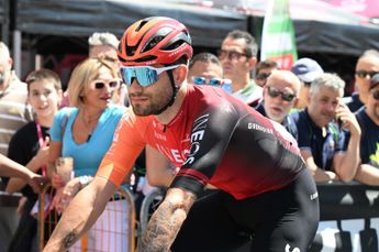 LIVE etappe 10 Giro d'Italia | Peloton valt absoluut niet stil, gang blijft er goed inzitten