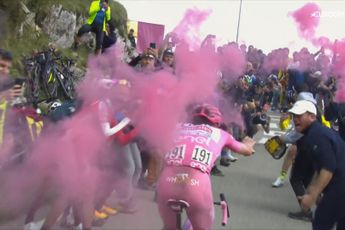 Pogacar heeft meer moeite met fans dan concurrentie op Monte Grappa: Arensman en Bardet plafonneren