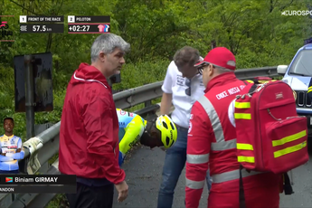 🎥 Tragic footage: Biniam Girmay out of Giro after crashing twice in slippery Giro stage