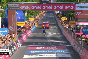 A world champion emerges! Alaphilippe rides at the front all day and clinches magnificent victory