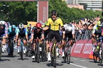 Visma | Lease a Bike blijft vechten tegen ziektekiemen na Giro-opgave Kooij: 'Als het in het peloton zit..'