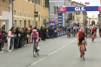 LIVE etappe 3 Giro d'Italia 2024 | Pogacar pakt twee boni's aan de tussensprint, de geaccidenteerde finale kan beginnen!